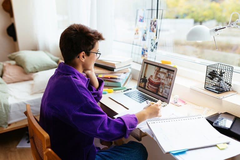 Hybrid Classes: What Are the Pros and Cons?