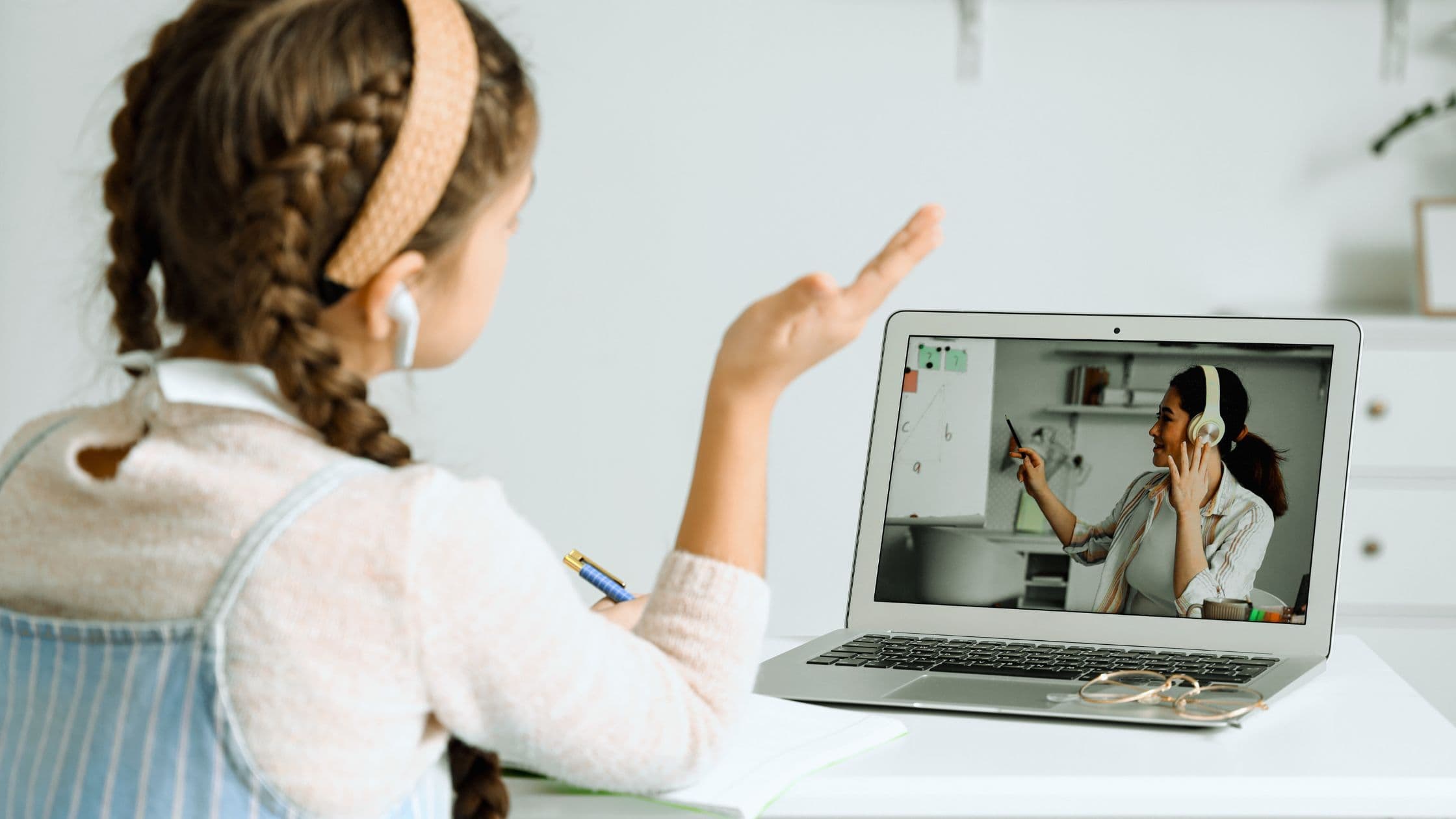 How Does Online Tutoring Help Students Achieve More?