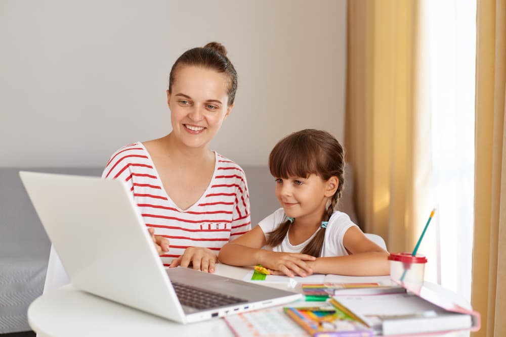 A Complete Guide to Picking the Right Online Tutor for Your Child