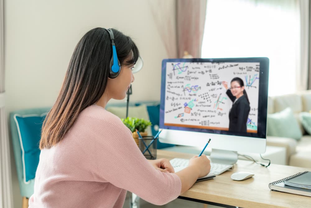 How Online English Tutoring Boosts Exam and School Success